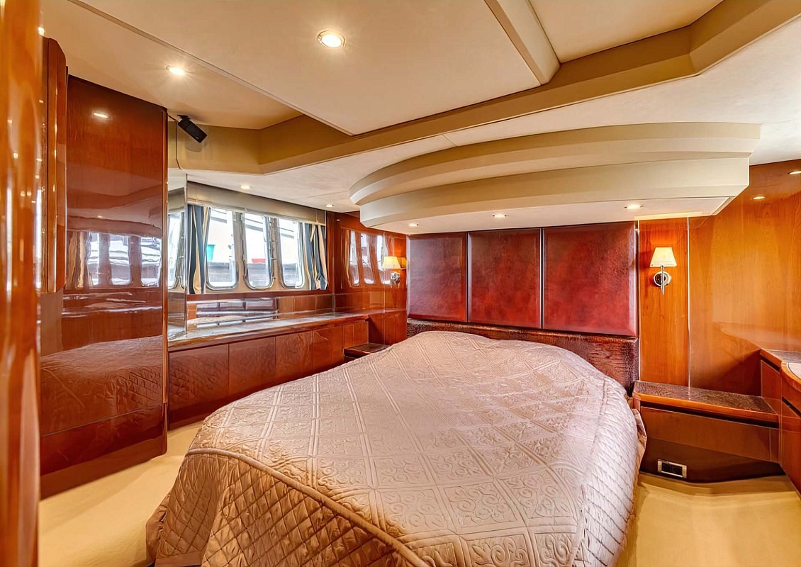Аренда моторной яхты Princess 54 в Москве и Московской области